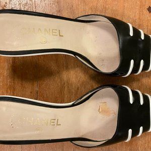 Chanel Classic Mule in Black Patent Leather with White Stripes